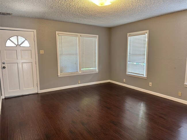 Building Photo - 5617 Eskridge St