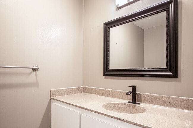 1BR, 1.5BA - 1115SF - Villa De Wright Apartments