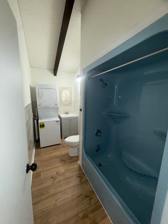 Photo - 12516 W Torquay Rd Unidad Upstairs