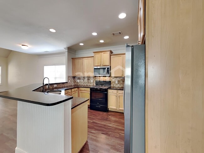 Photo - 263 Royal Cres Terrace