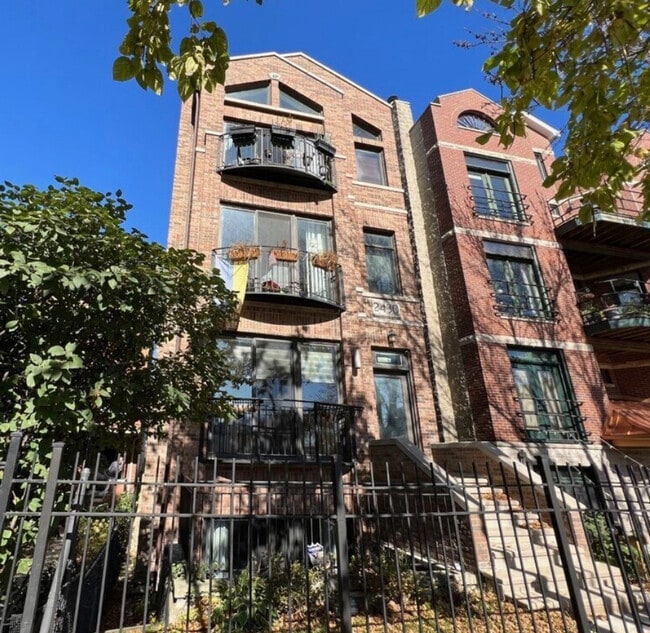 Building Photo - 2430 W Iowa St Rental
