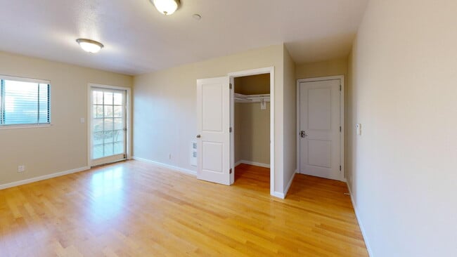 Photo - THIS IS A CO-LIVING SPACE in the Parkside ...