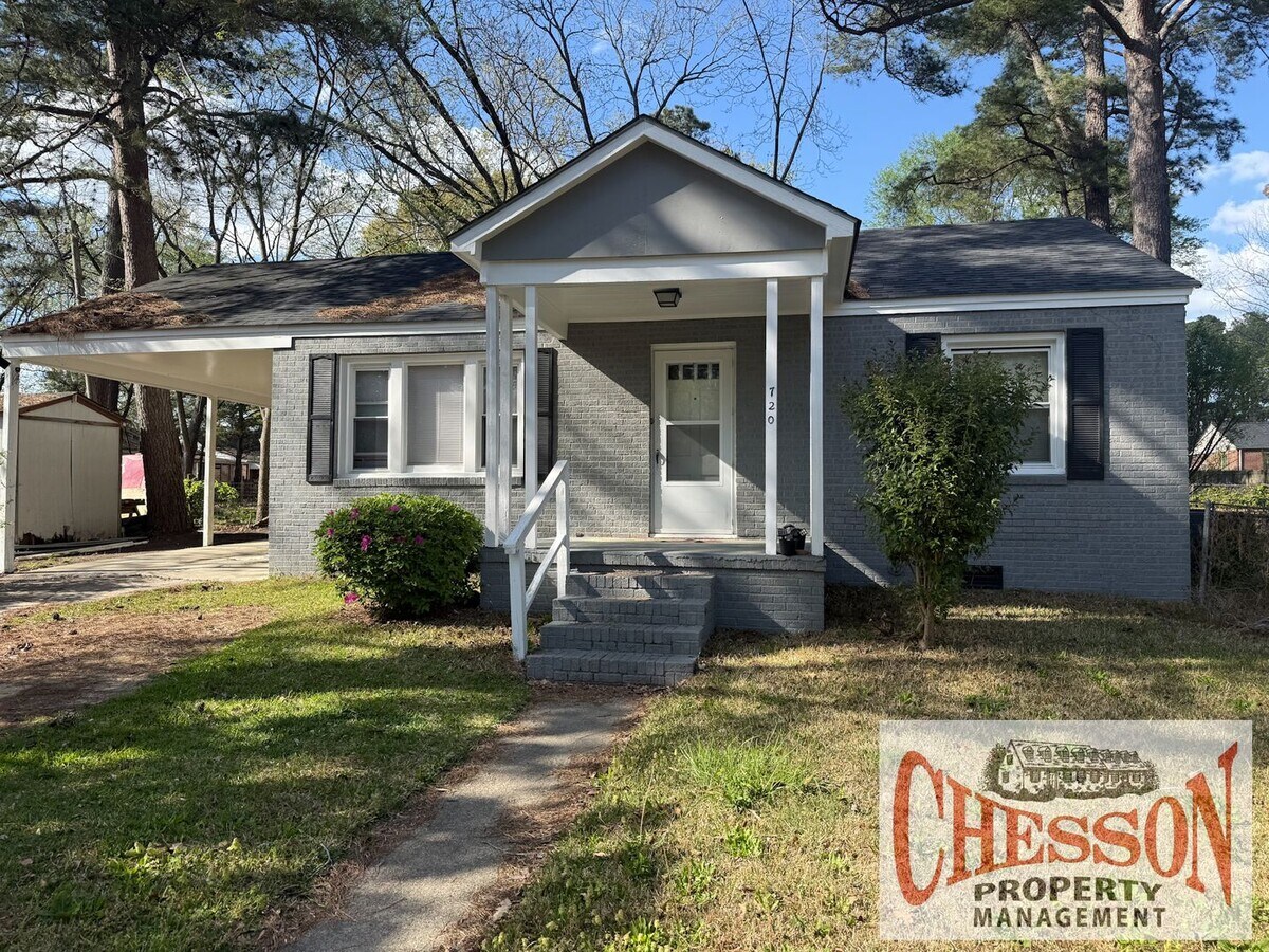 Photo - 720 Grove St N