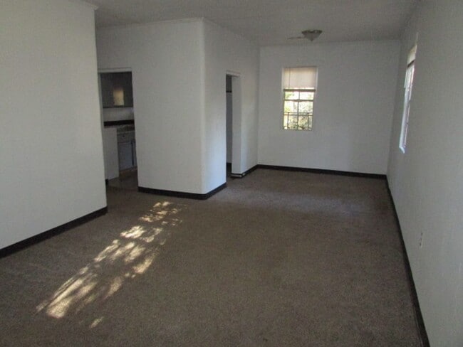 Photo - Limited-Time Offer! Sign a lease by 12/31 and get 25% off your first month’s rent!