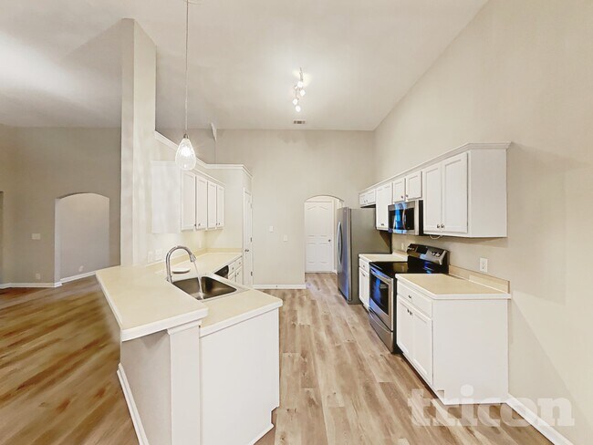 Photo - 202 Foster Dr