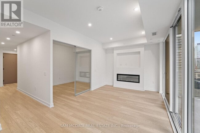 Photo - 634 Church St Unité 1011