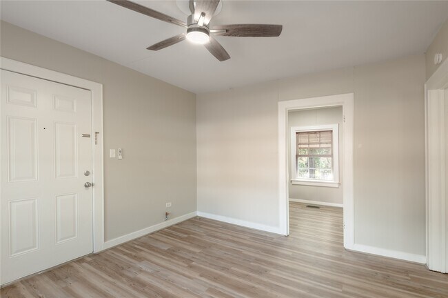 Photo - 811 B Sam Houston Ave