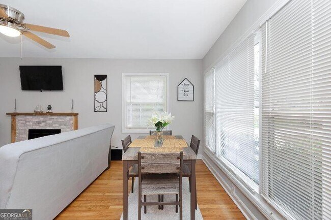 Photo - 965 Smith St
