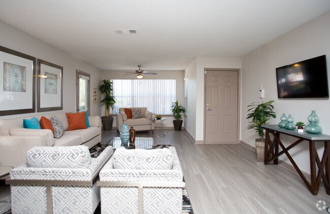 2BR, 2BA - 1,152 SF