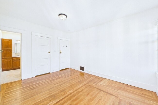 Photo - 924 Clayton St