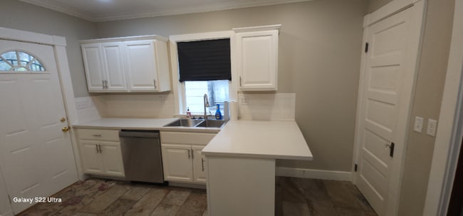 Photo - 524 Bowen St