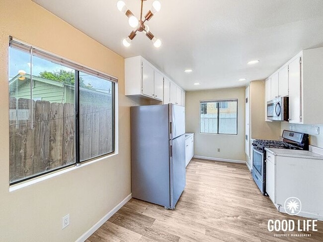 Building Photo - 4379 McClintock St Unit Apt B