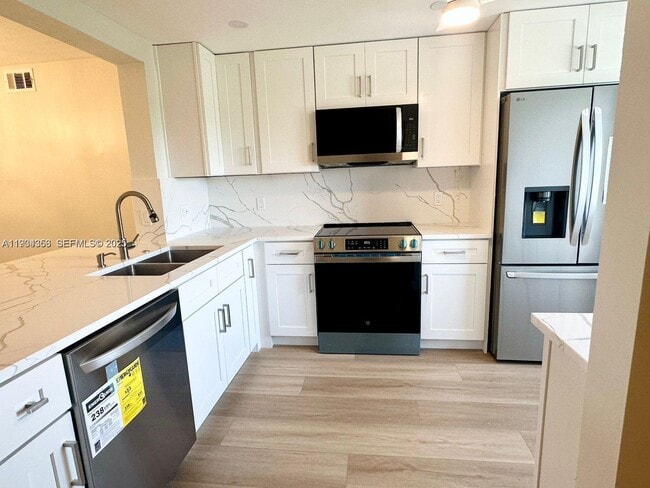 Building Photo - 4098 Yarmouth E Unit 4098