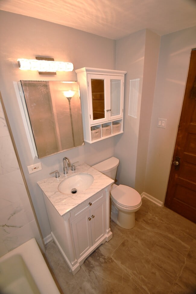 Photo - 1835 W Addison St Unit 1