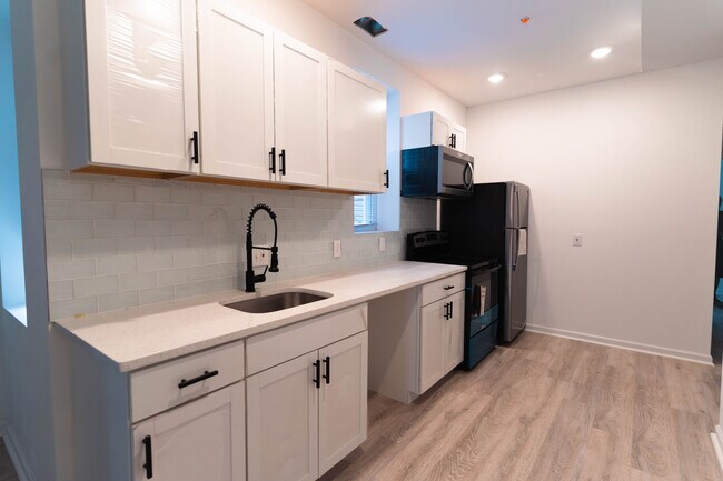 Photo - 848 N 41st St