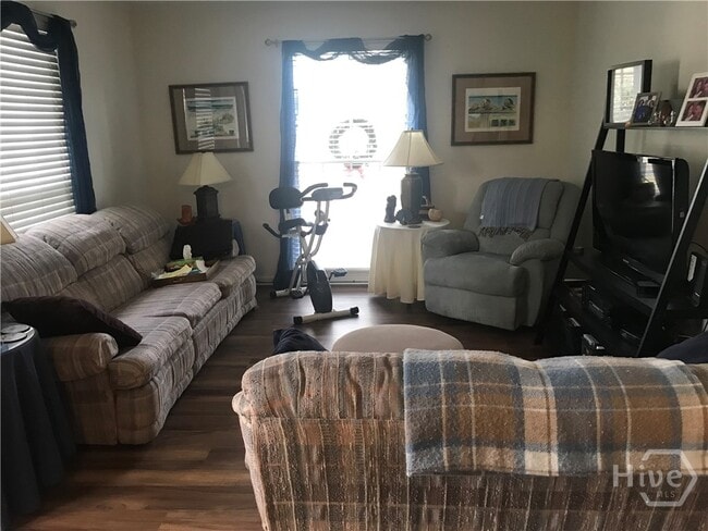 Photo - 245 Springdale St