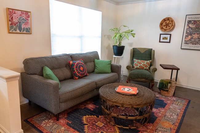 Living Room - 3270 Greenwich Ct Unit CT