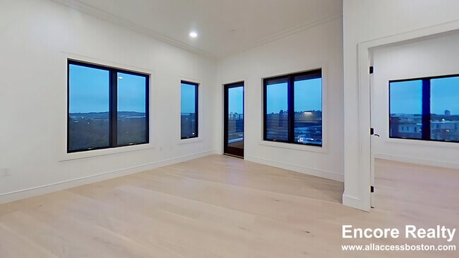 Photo - 50 Leo M Birmingham Pkwy Unidad 607