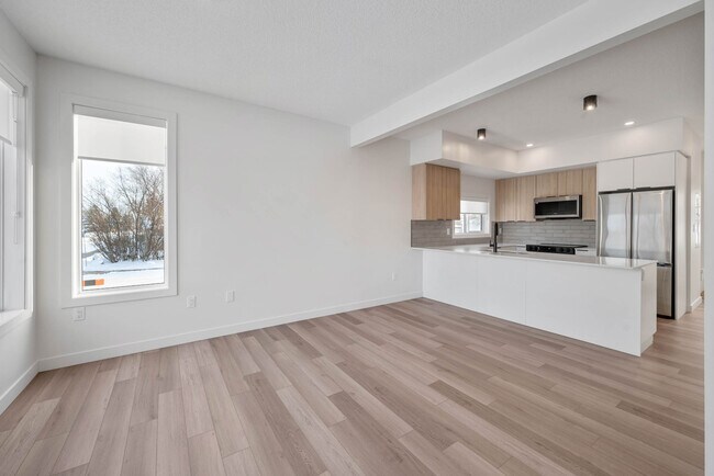 Photo - 15309-15394 94 Ave NW Unité Main 09