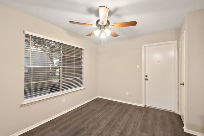 Photo - 2411 Cypressvine Dr