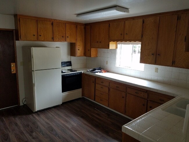 Building Photo - Racetrack 2 Unit 188