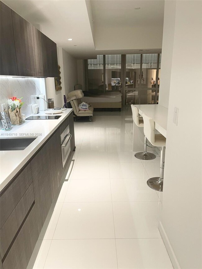 Photo - 851 NE 1st Ave Unidad 305