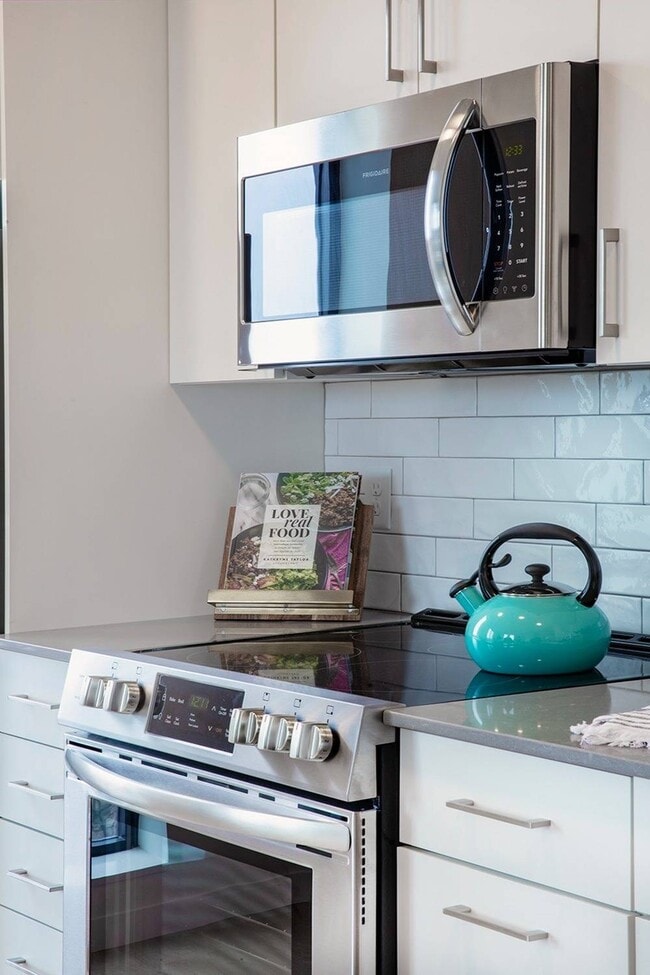 Stove & Backsplash