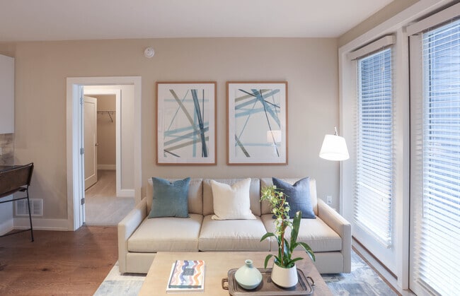 2BR, 2BA, 1314 SF - AVE Blue Bell