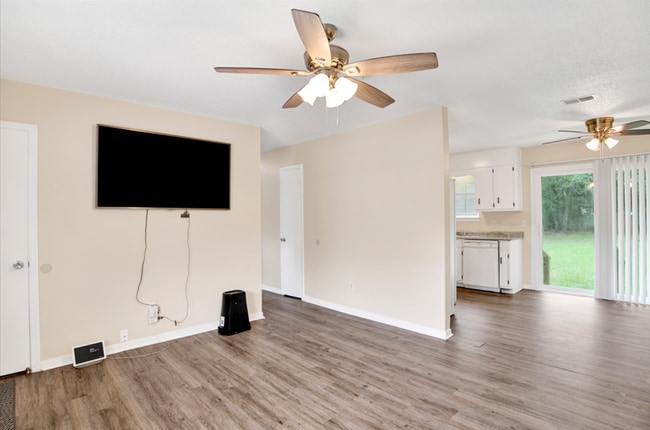 Photo - 4 Bed Home with Large Yard