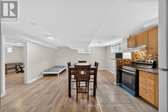 Photo - 79 Hanmer St E