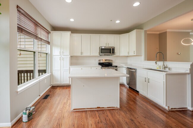 Photo - 506 Ava Way NE