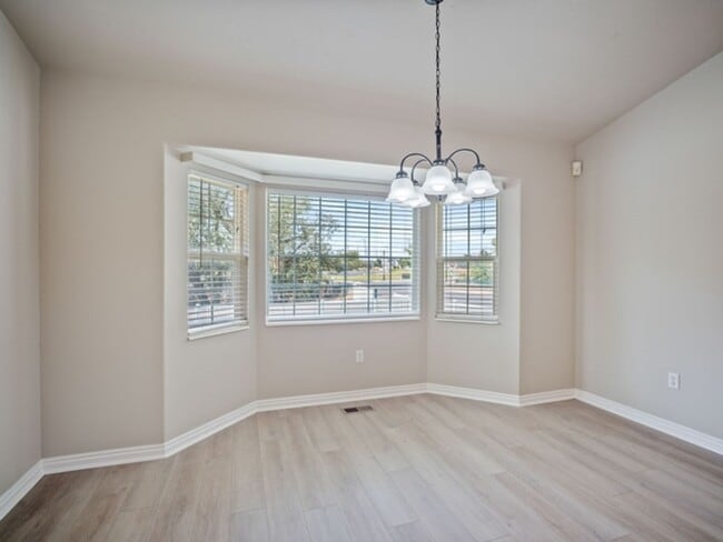 1602 W Rockbridge Dr