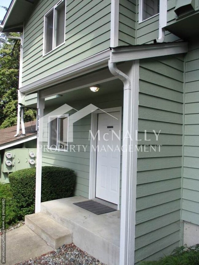 Building Photo - 2 Bedroom, 1.5 Bathroom Townhouse in Port ...