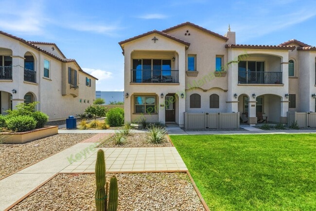 Building Photo - Fully-Furnished End Unit Gilbert Home in Warner Meadow Community