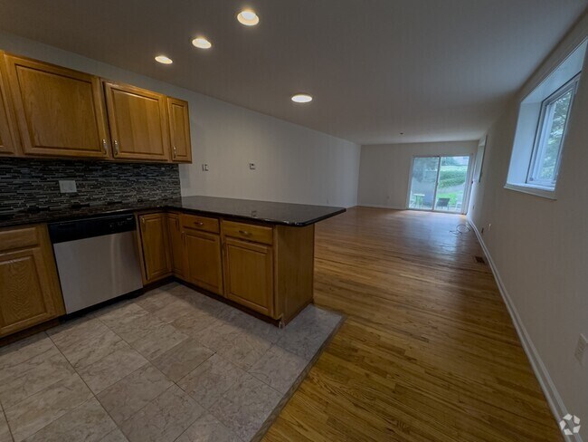 Building Photo - 2038 Wallace St Rental
