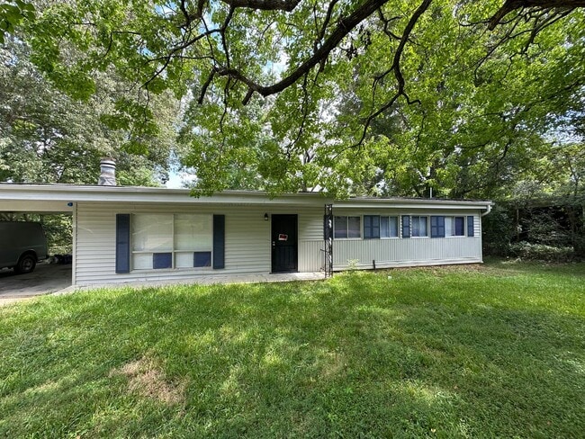Building Photo - 2748 Woodside Dr