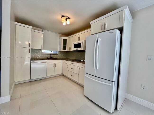 Photo - 3 br, 2.5 bath Condo - 8625 SW 152nd Ave A... Unidad Apt 240