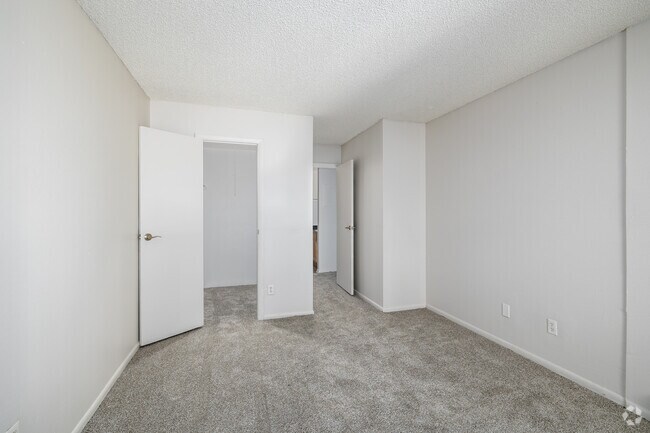 B2 1BR, 1BA - 740SF - Bedroom