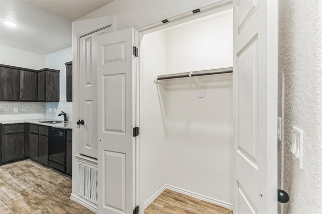 Photo - 2416 Alterman Dr