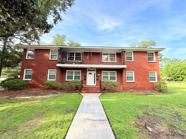 Building Photo - Quaint Downstairs 2 Bedroom Unit #1