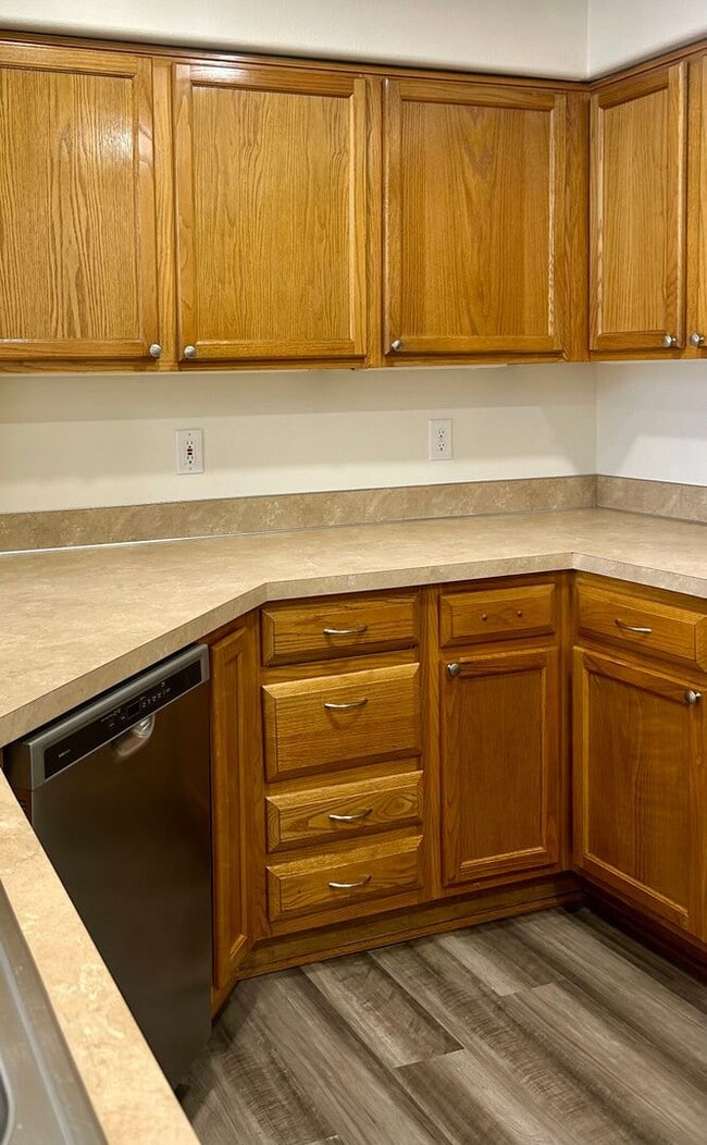 Photo - 938-940-940 Boardwalk Ave NE Unidad 940