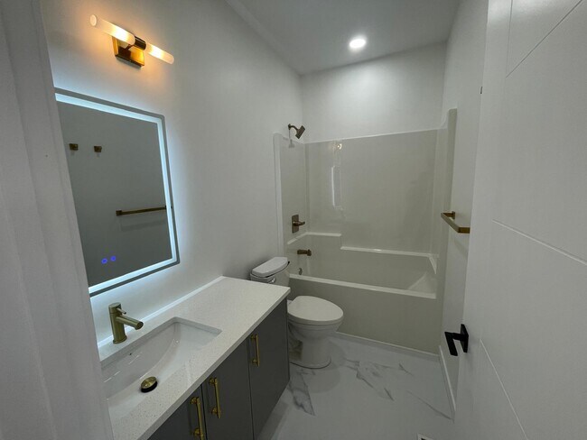 Photo - 1044 Dumas Ave