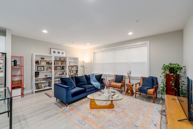 Photo - 905 Grundy St
