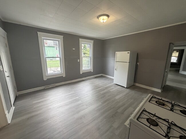 3295 W 54th St