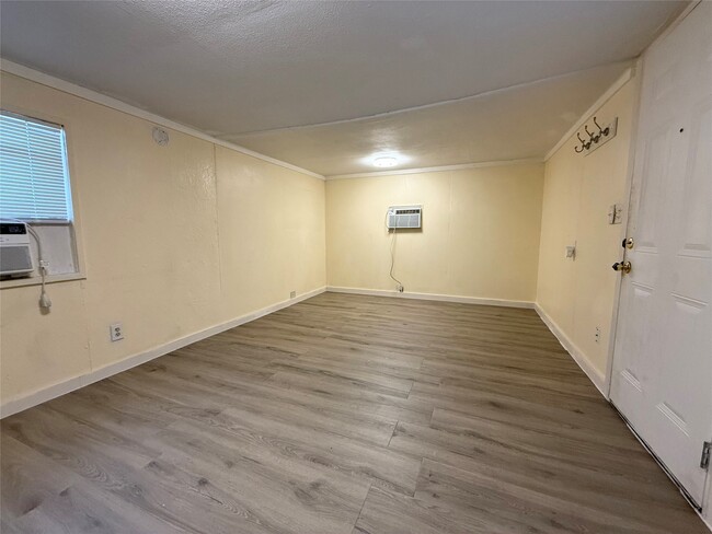 Photo - 4201 Darby St Unit 2