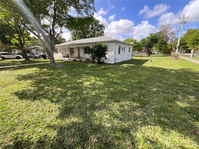 Photo - 661 NE 138th St Unidad 661