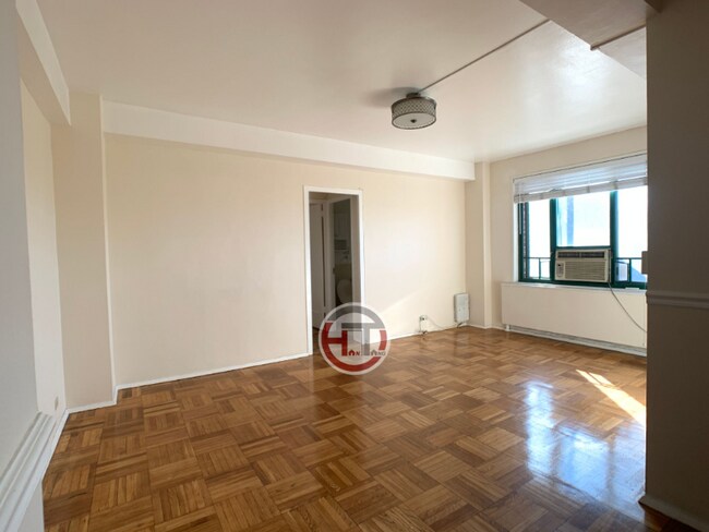 Photo - 1595 Unionport Rd Unit 5