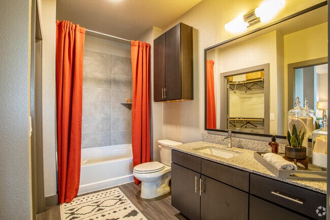 2BR, 2BA - 1,212SF