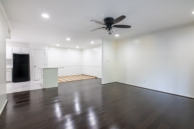 Dinning Room - 1001 Woodland Vlg Unit 1001