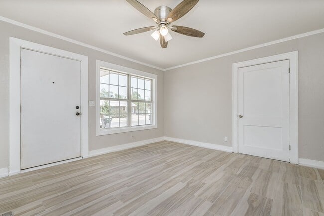 Photo - 4215 SW 11th Ave Unidad 4215 SW 11th #B